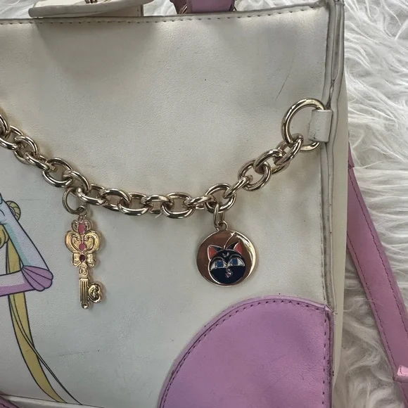 Sailor Moon Pink and White Handbag - Picture 6 of 8